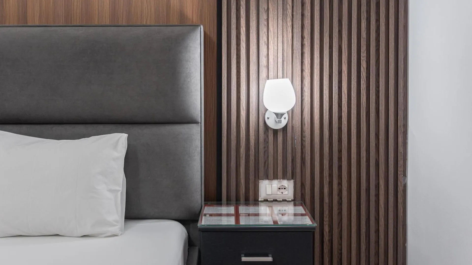 Hotel Lula Ksamil 3*,