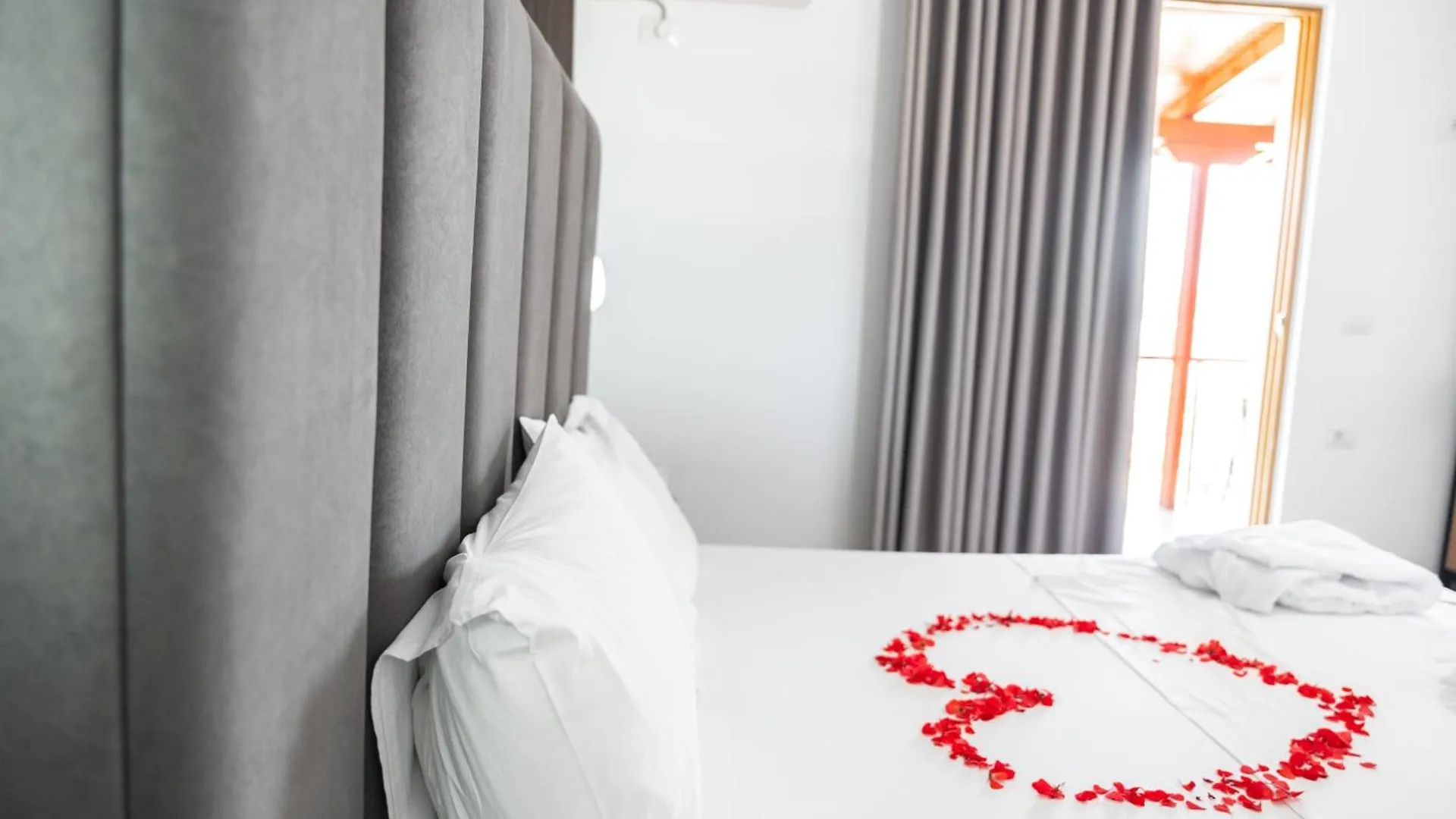 Hotel Lula Ksamil 3*,