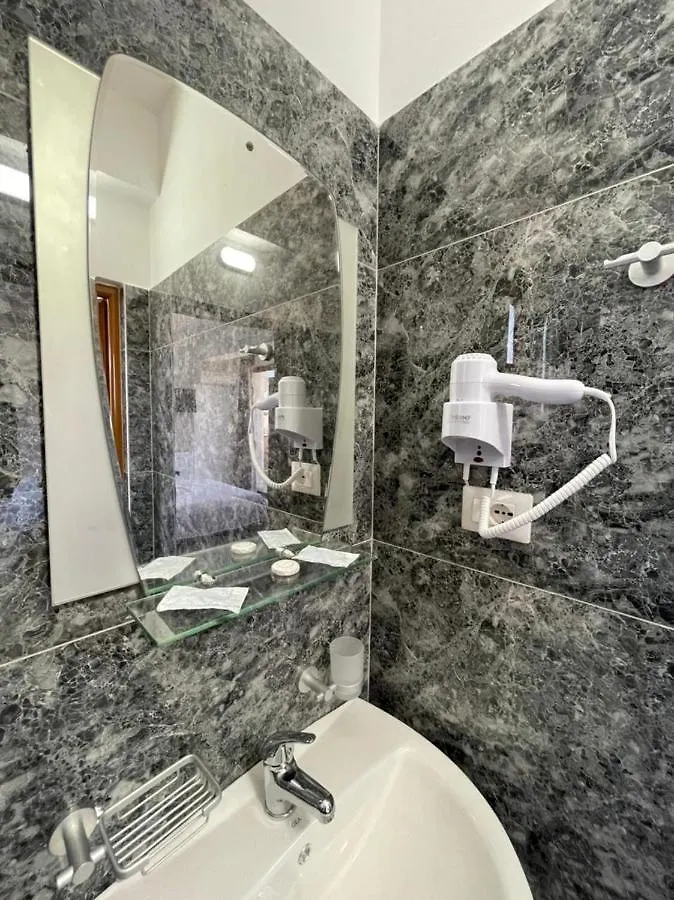 Hotel Lula Ksamil 3*,